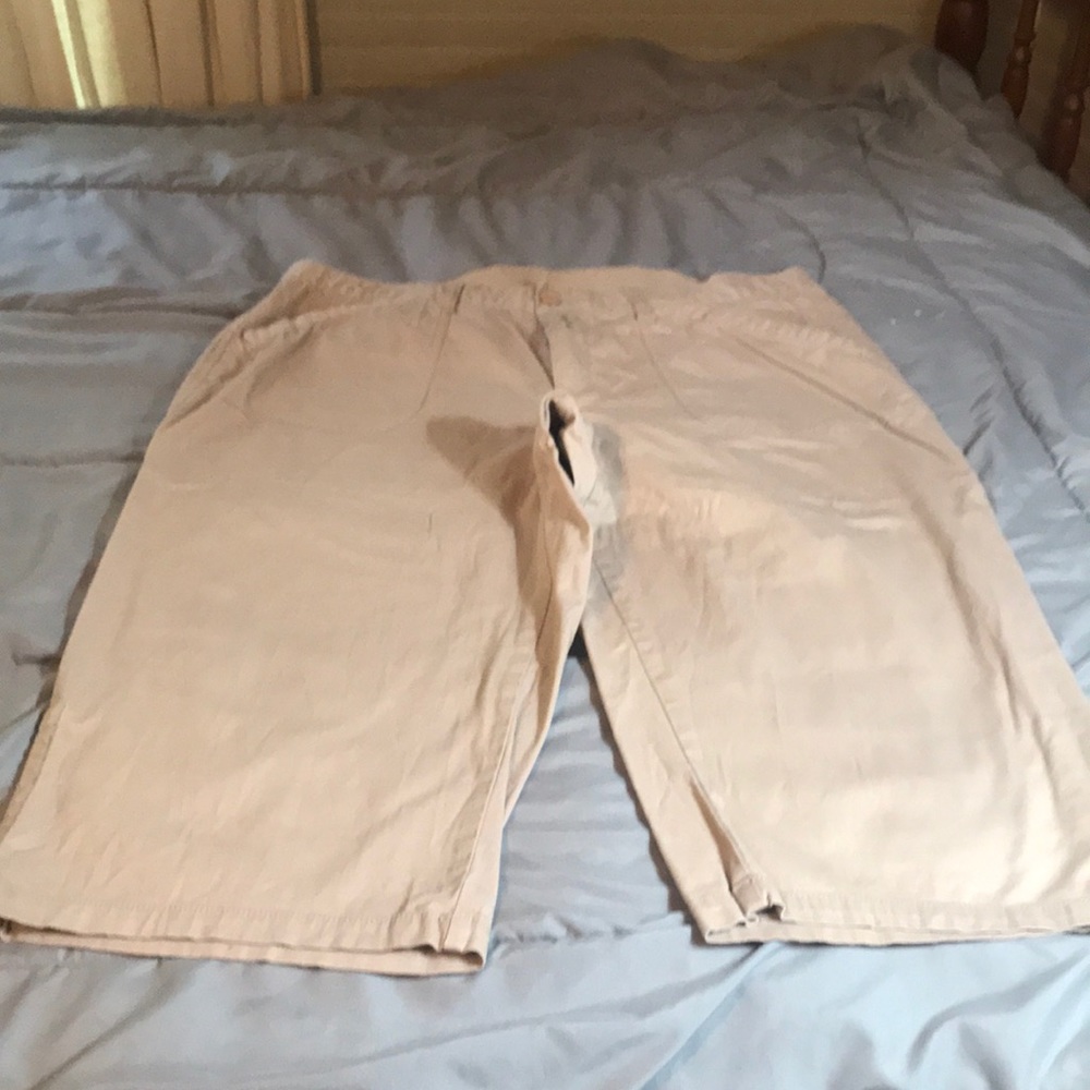 Size 18w Cato Khaki Capri Pants